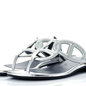 Hermes
Metallic Suede Goatskin
Beach Sandals 38 Silver
